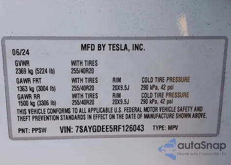 2024 Tesla Model Y Long Range Dual Motor All-Wheel Drive z USA, uszkodzony, nr VIN 7SAYGDEE5RF126043
